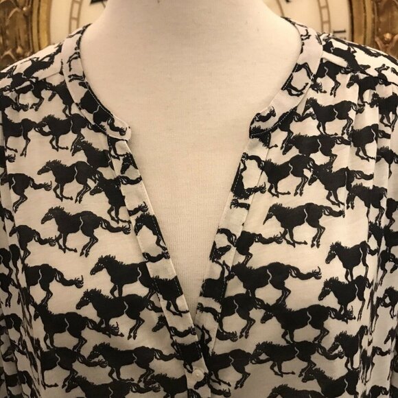 HORSE Theme knit top.  Size Medium.  Brand?  1/4 Button Down.  Back Yoke.  B22 - Picture 2 of 6
